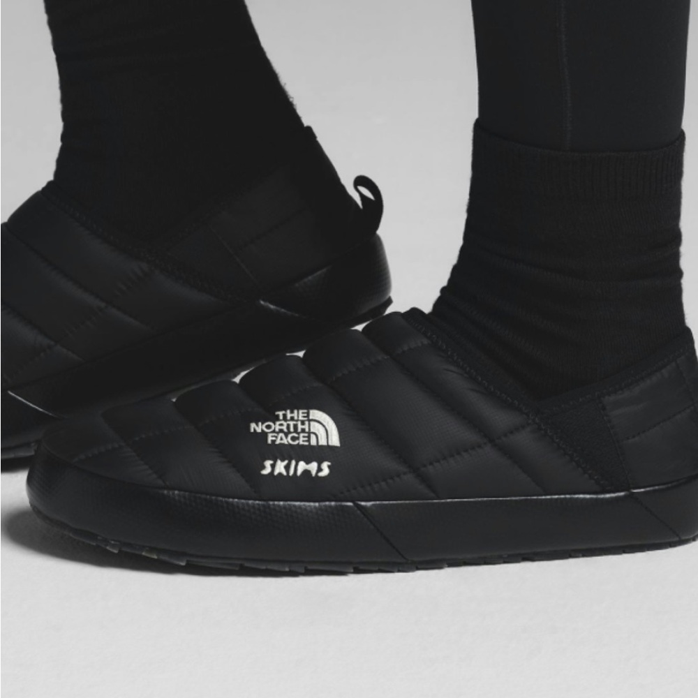 NWT SKIMS x NORTH FACE thermoball mules